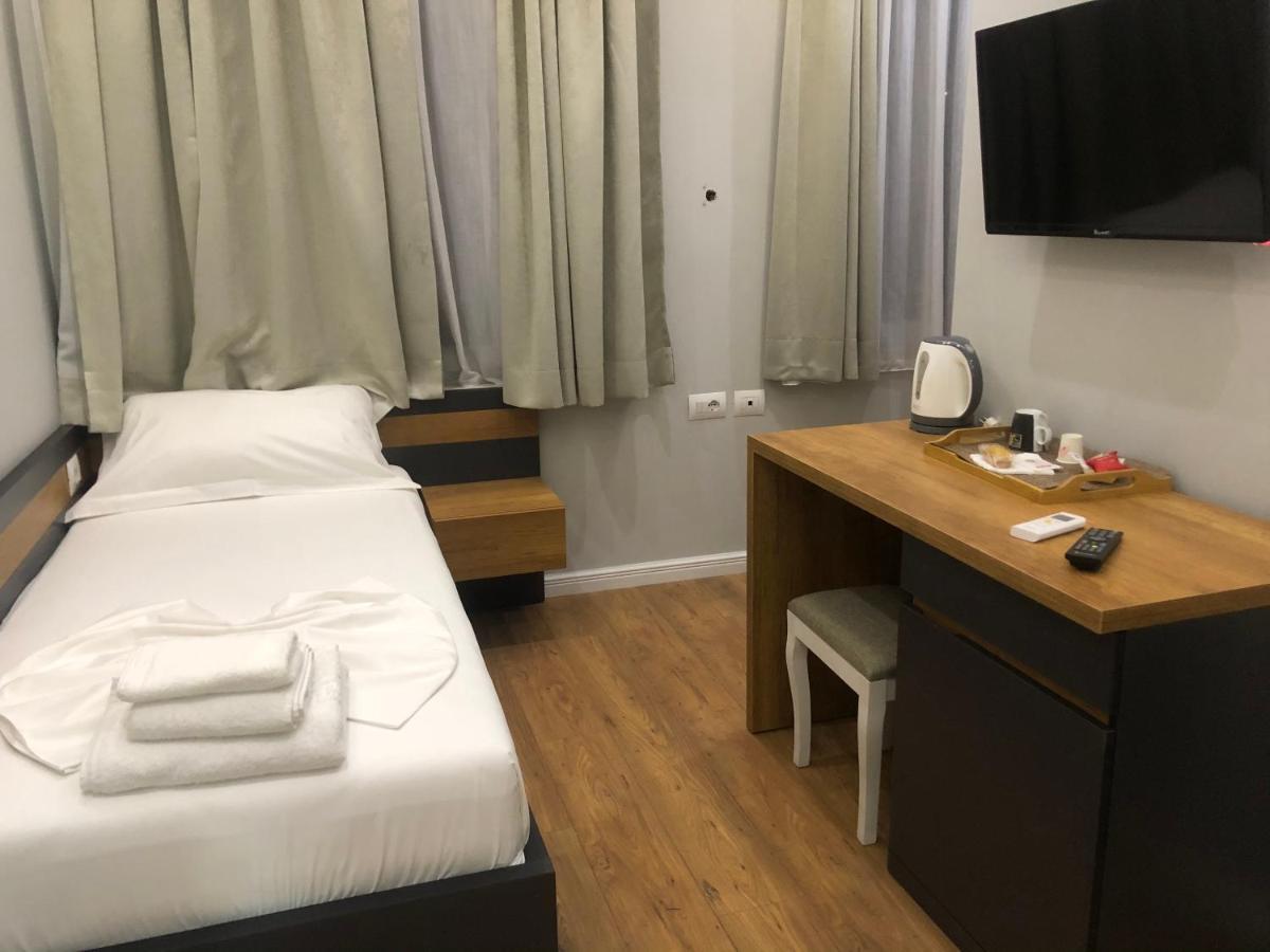 Andys Rooms Hotel Tirana Exterior foto