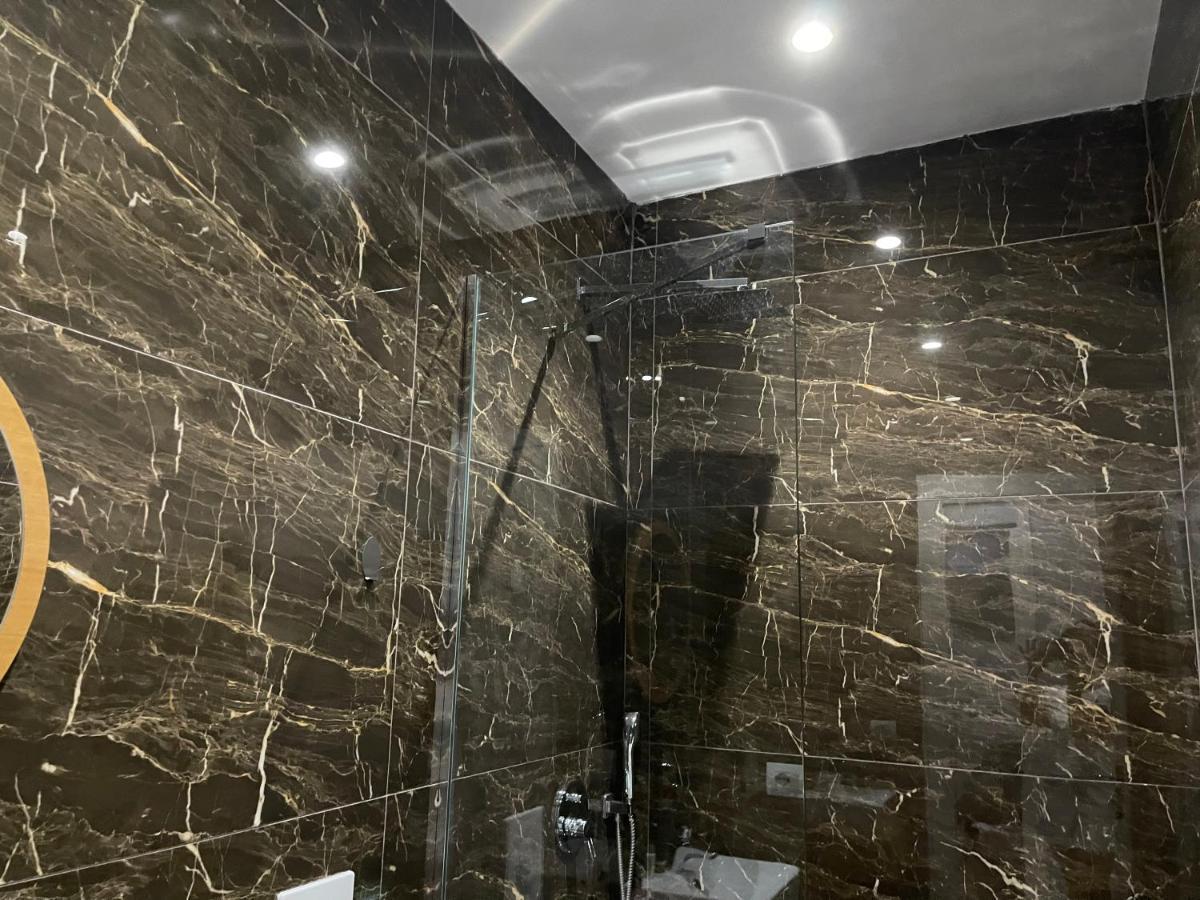 Andys Rooms Hotel Tirana Exterior foto